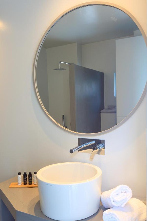Iliades Luxury Boutique Suites Batsíon Exteriör bild