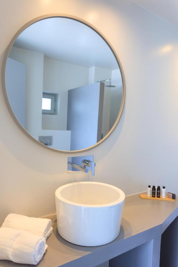 Iliades Luxury Boutique Suites Batsíon Exteriör bild