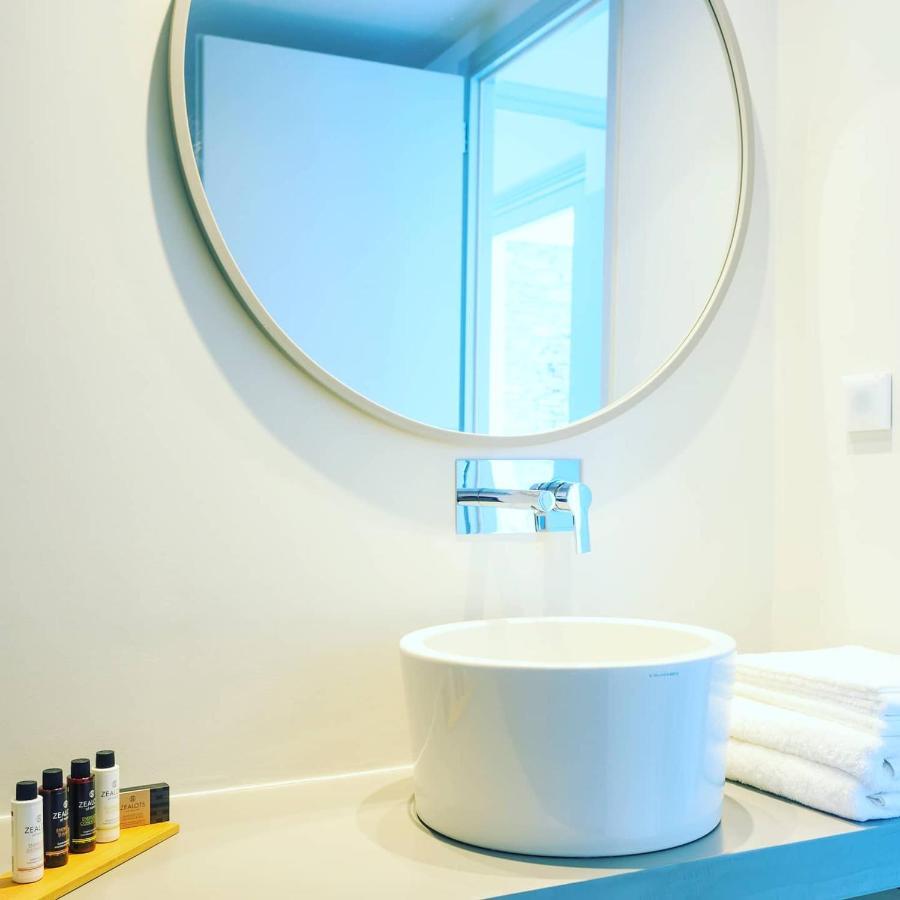 Iliades Luxury Boutique Suites Batsíon Exteriör bild